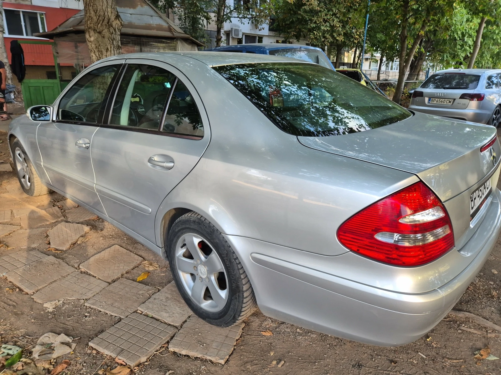 Mercedes-Benz E 220 200цди автомат седан, снимка 3 - Автомобили и джипове - 56140572