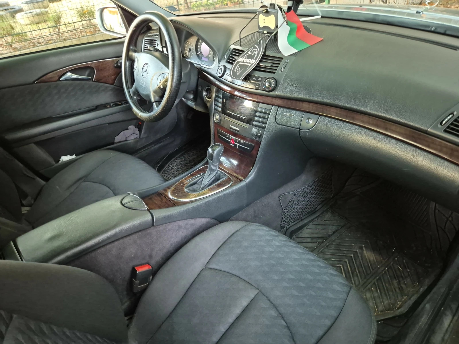 Mercedes-Benz E 220 200цди автомат седан, снимка 10 - Автомобили и джипове - 56140572