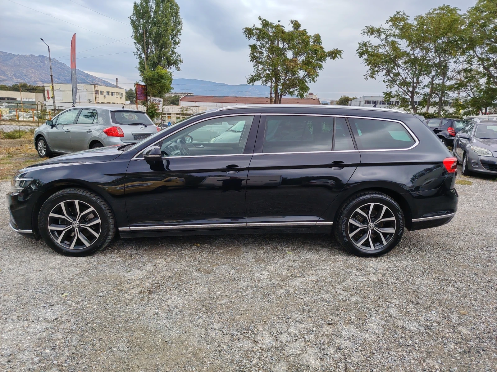 VW Passat 2.0TDI.FACELIF.DIGITAL.LED.DISTR.CARPLEI.AMBIENT, снимка 3 - Автомобили и джипове - 56268559