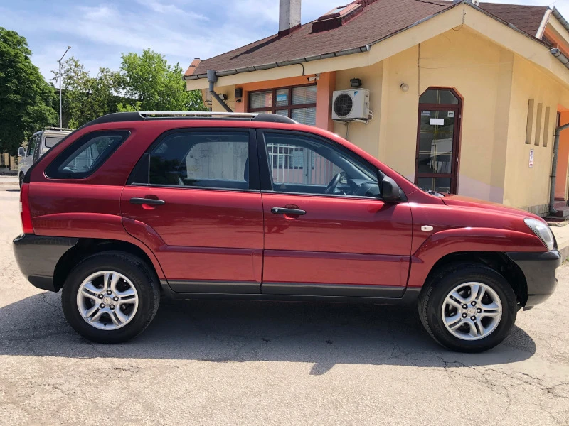 Kia Sportage 2.0i 141k.c., снимка 4 - Автомобили и джипове - 45892374