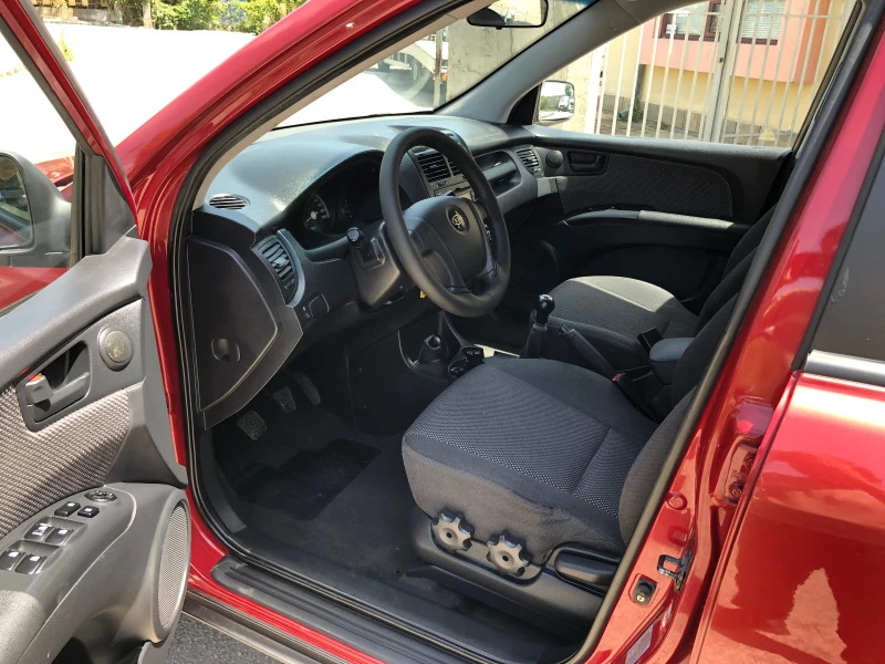 Kia Sportage 2.0i 141k.c., снимка 8 - Автомобили и джипове - 45892374