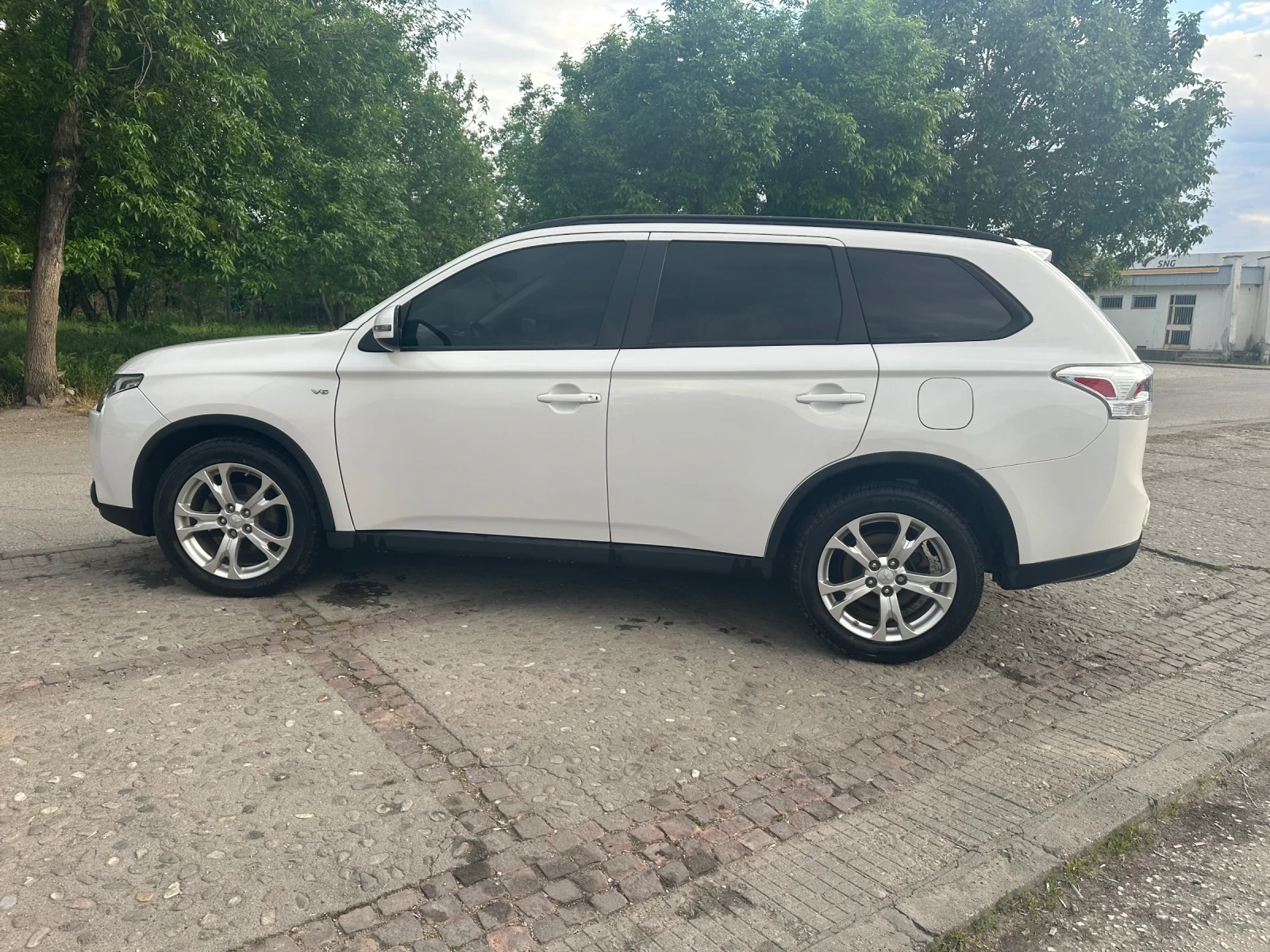 Mitsubishi Outlander 3.0 V6 GT Газов инжекцион  - изображение 7