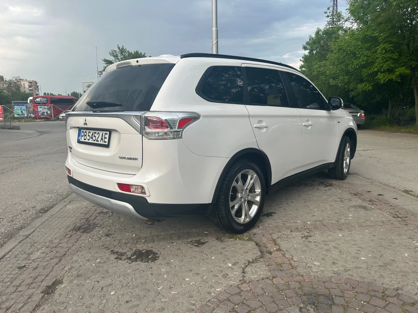 Mitsubishi Outlander 3.0 V6 GT Газов инжекцион  - изображение 8
