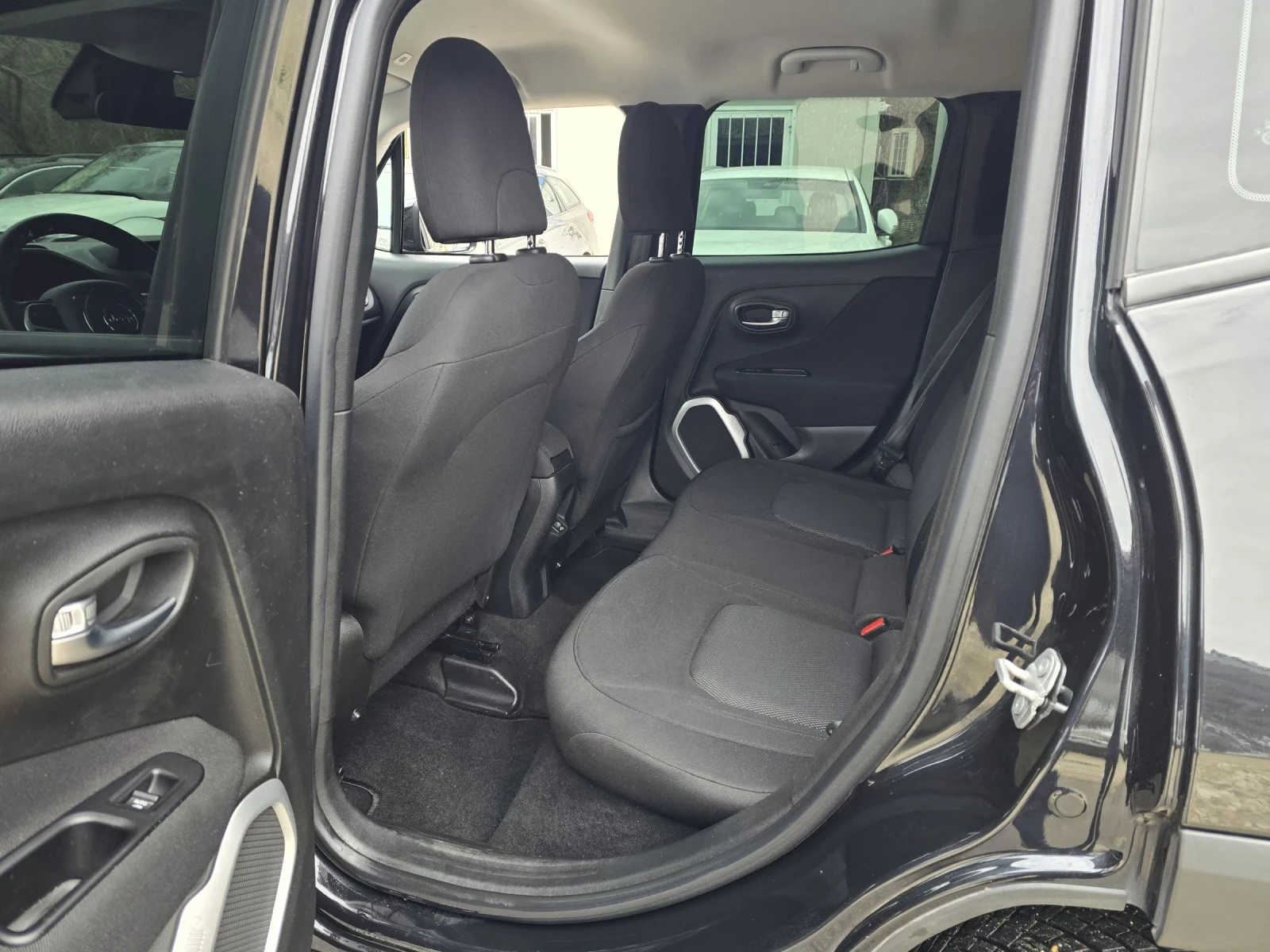 Jeep Renegade 1.6D 120к.с 132хил.км !!! ТОП СЪСТОЯНИЕ , снимка 12 - Автомобили и джипове - 54031176