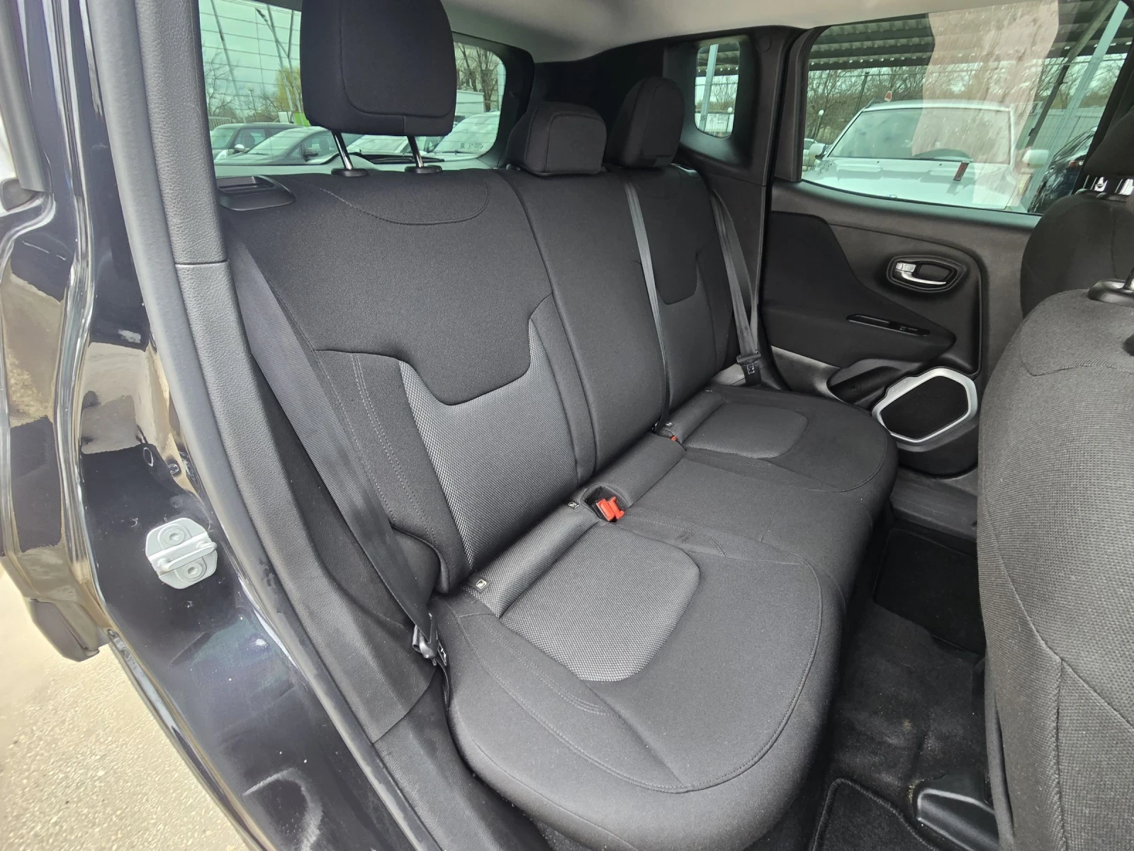 Jeep Renegade 1.6D 120к.с 132хил.км !!! ТОП СЪСТОЯНИЕ , снимка 15 - Автомобили и джипове - 54031176