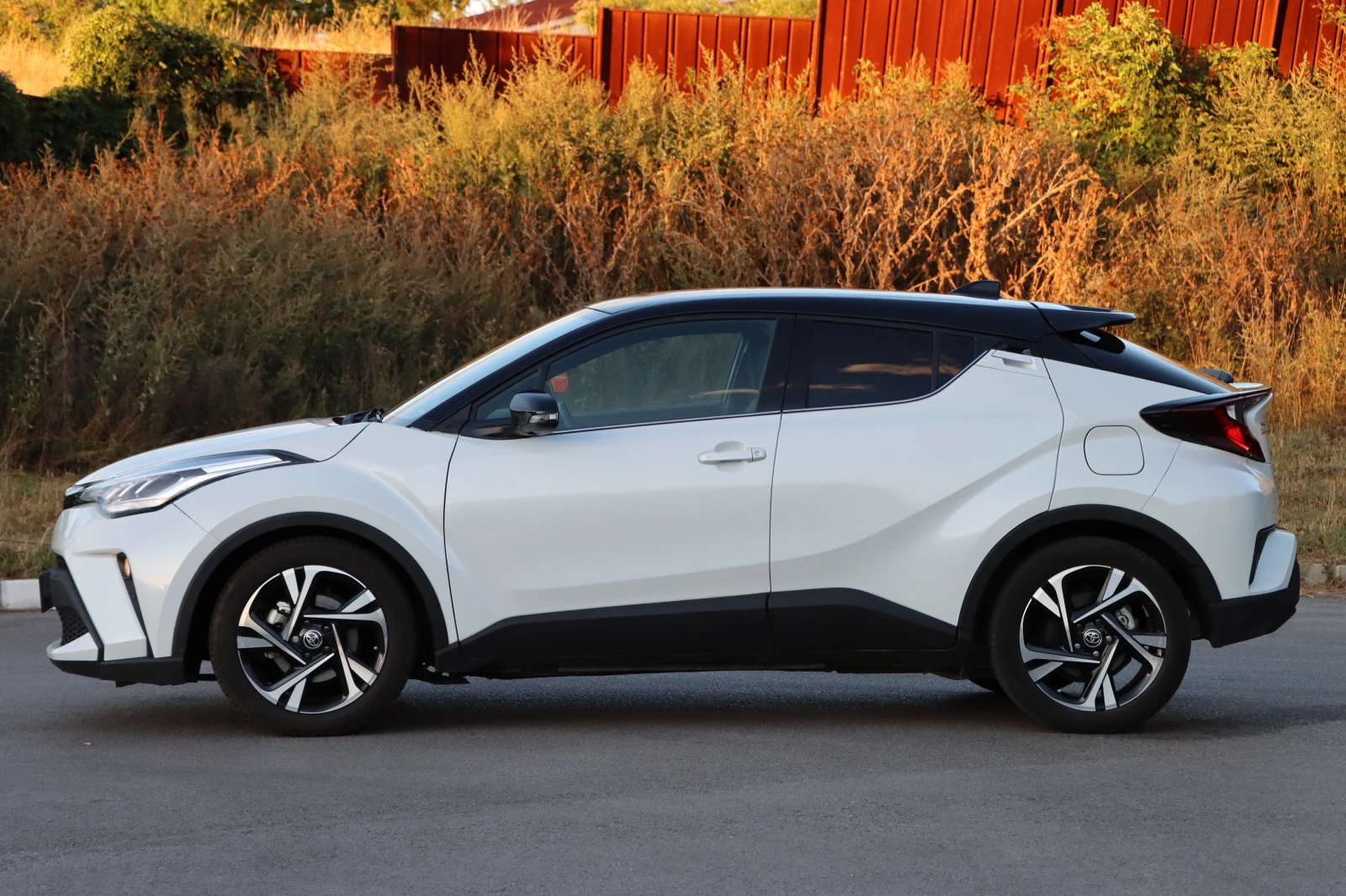 Toyota C-HR 2.0 - Hybrid, снимка 2 - Автомобили и джипове - 54034285