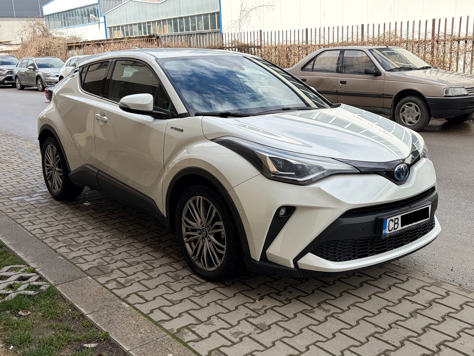 Toyota C-HR 2.0 Hybrid e-CVT Classy Facelift- в Гаранция, снимка 2 - Автомобили и джипове - 54090602