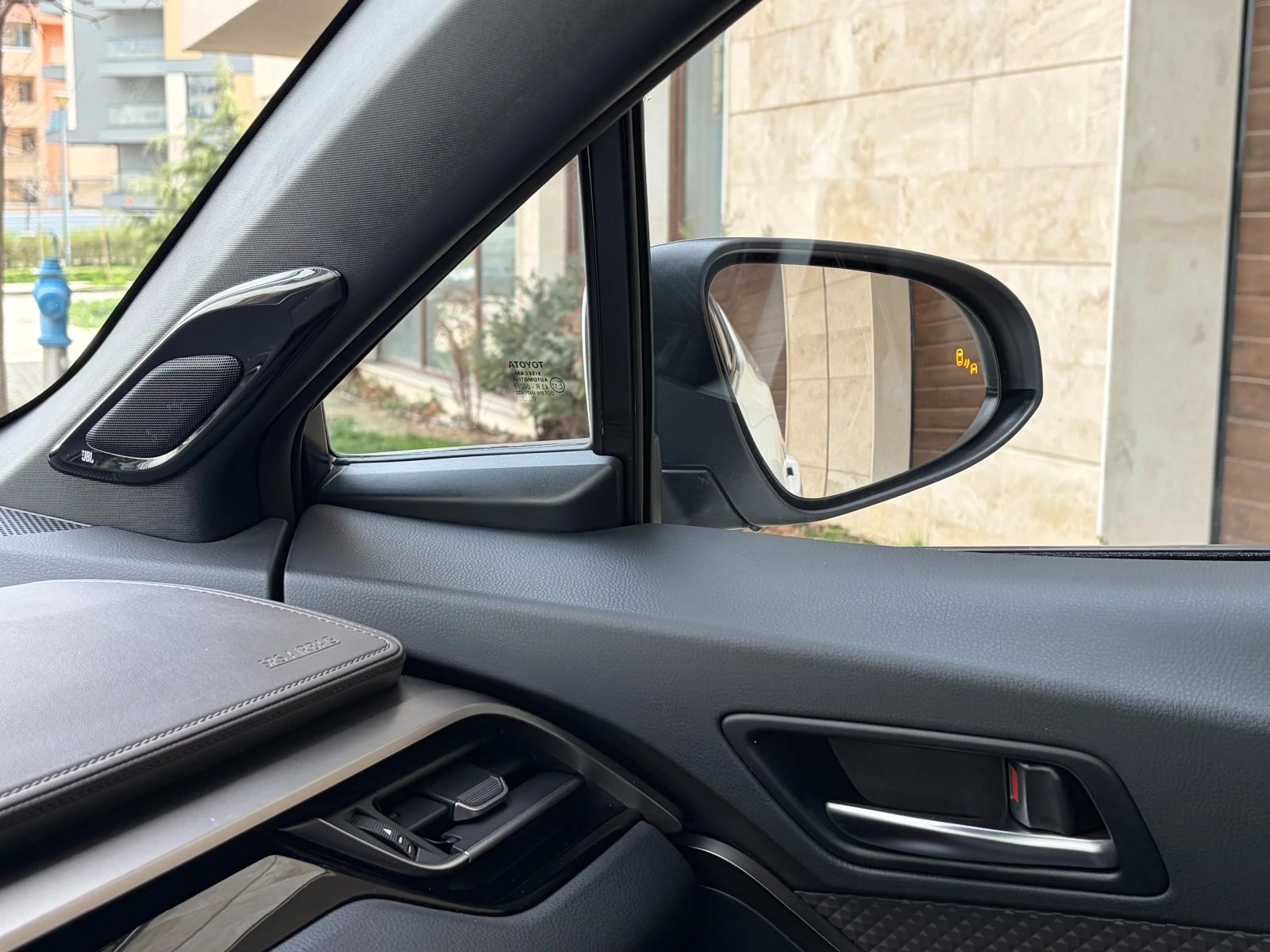 Toyota C-HR 2.0 Hybrid e-CVT Classy Facelift- в Гаранция, снимка 16 - Автомобили и джипове - 54090602