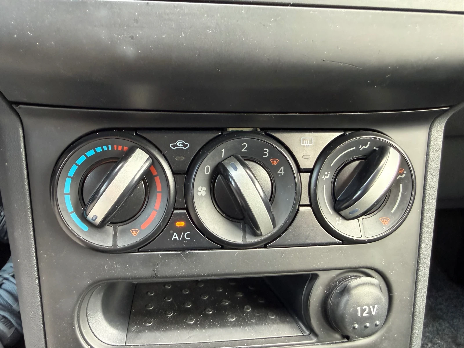 Nissan Qashqai 1.5dCI 6 скорости 2013, снимка 14 - Автомобили и джипове - 54236704