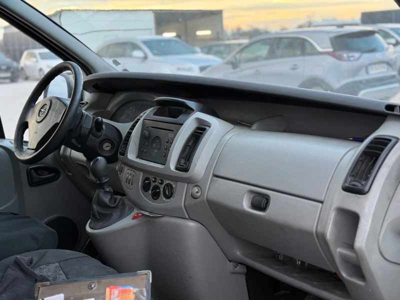 Opel Vivaro 1.9D* 2008г* ТОВАРЕН* Външни Забележки* , снимка 9 - Бусове и автобуси - 53397588
