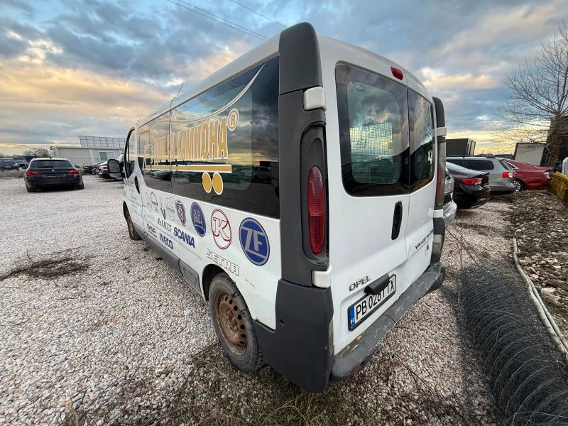 Opel Vivaro 1.9D* 2008г* ТОВАРЕН* Външни Забележки* , снимка 4 - Бусове и автобуси - 53397588