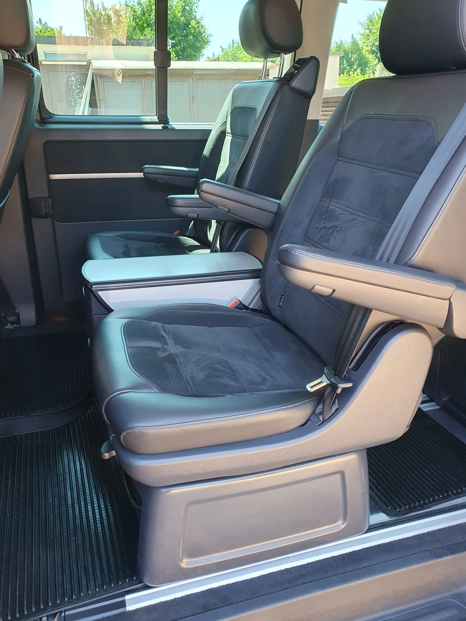 VW Multivan, снимка 9 - Бусове и автобуси - 54967299