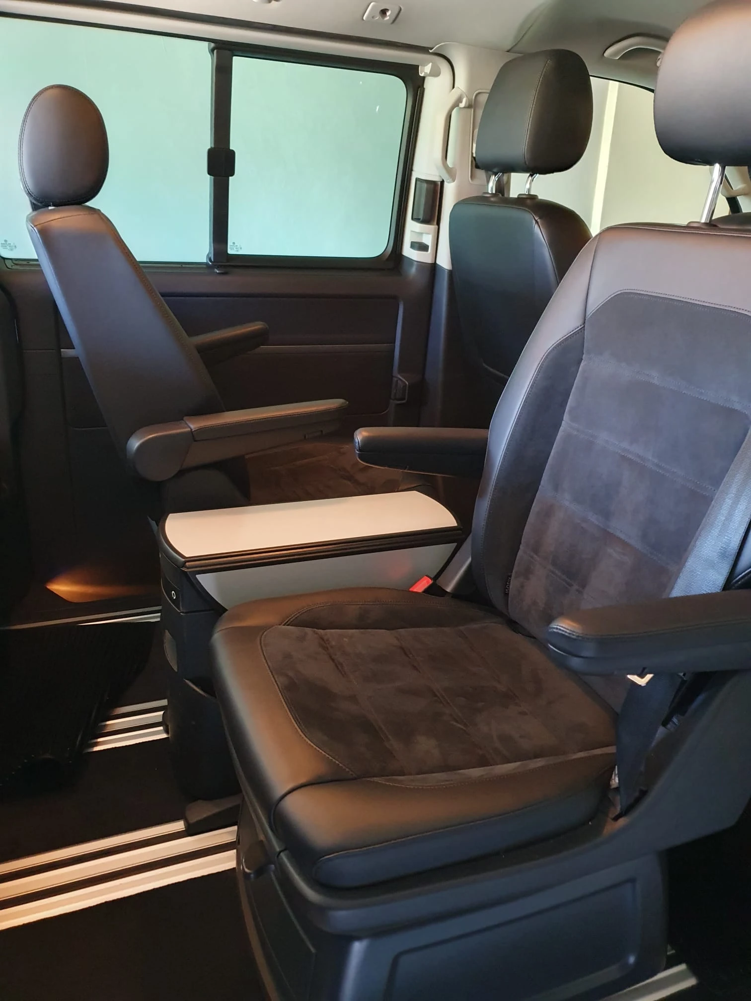 VW Multivan, снимка 11 - Бусове и автобуси - 54967299