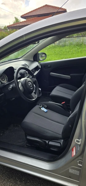 Mazda 2 1.4i, 75k., снимка 10
