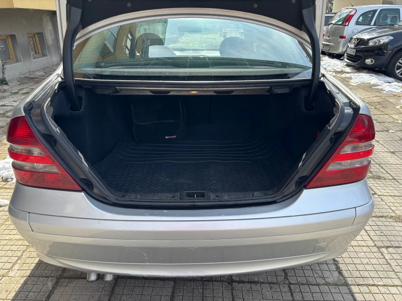 Mercedes-Benz C 220 2.2 CDI FaceLift, снимка 4 - Автомобили и джипове - 49234070