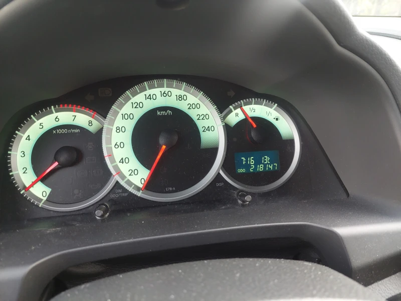 Toyota Corolla verso 1, 6i 110ps Italy, снимка 10 - Автомобили и джипове - 50110730