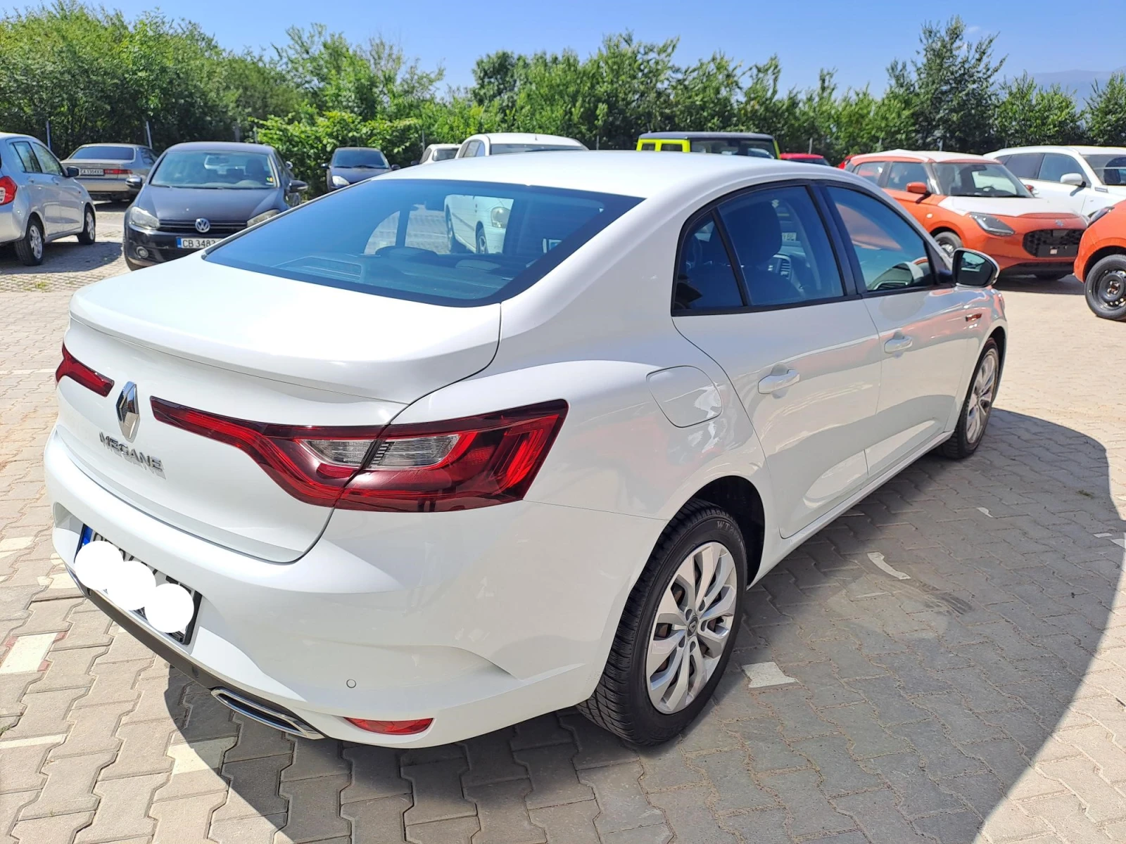 Renault Megane 1.3 Sedan TCe Life  140к.с. - изображение 4