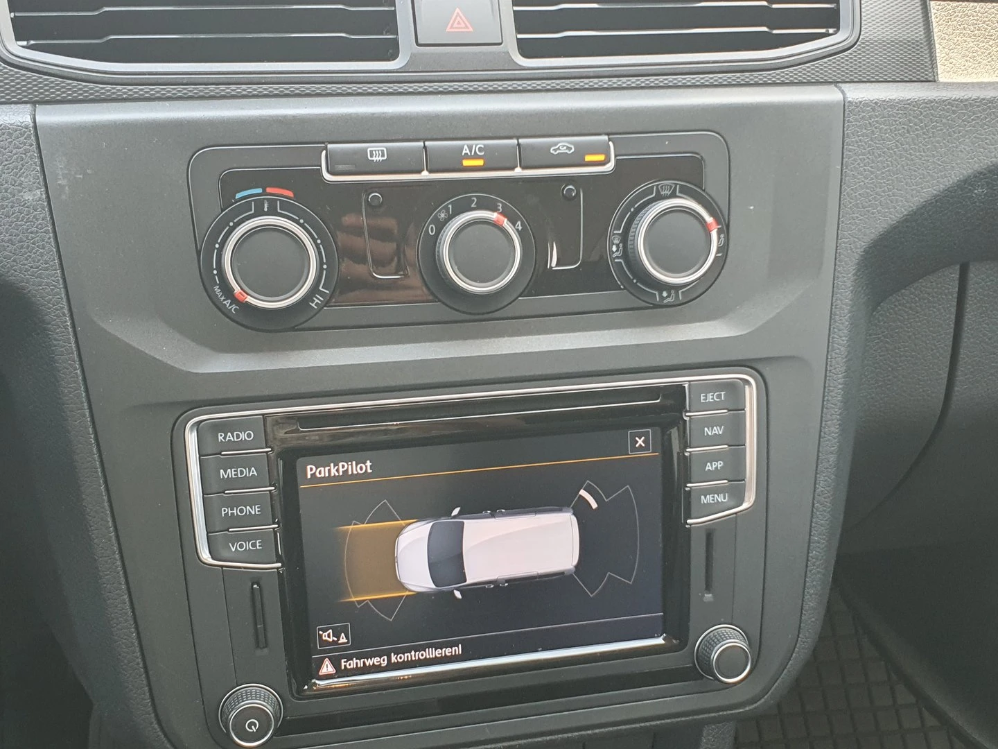 VW Caddy Maxi Kombi TGI BMT 5 места - изображение 8