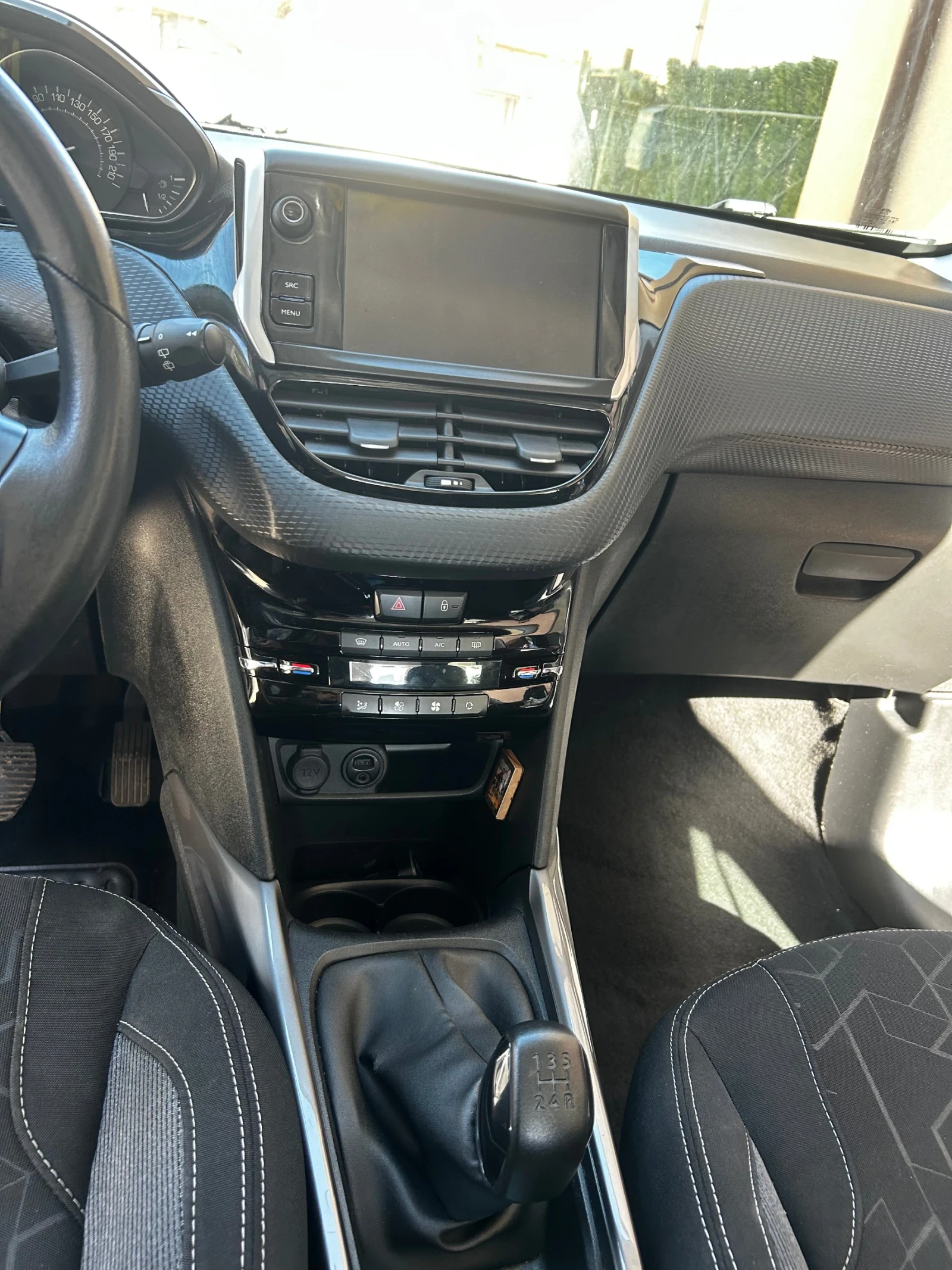 Peugeot 2008, снимка 7 - Автомобили и джипове - 53860415