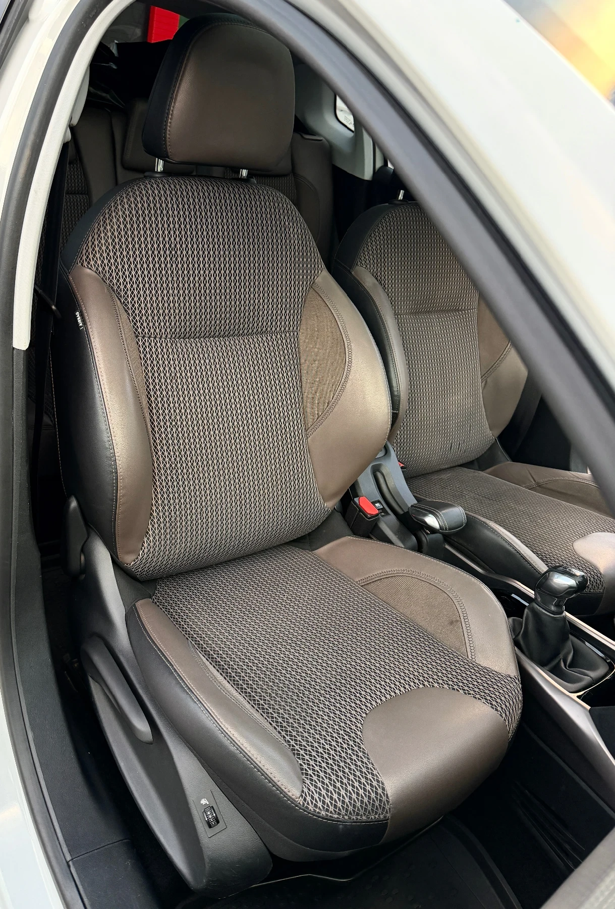 Peugeot 2008 Панорама, подгрев, нави, обслужен., снимка 10 - Автомобили и джипове - 54022300