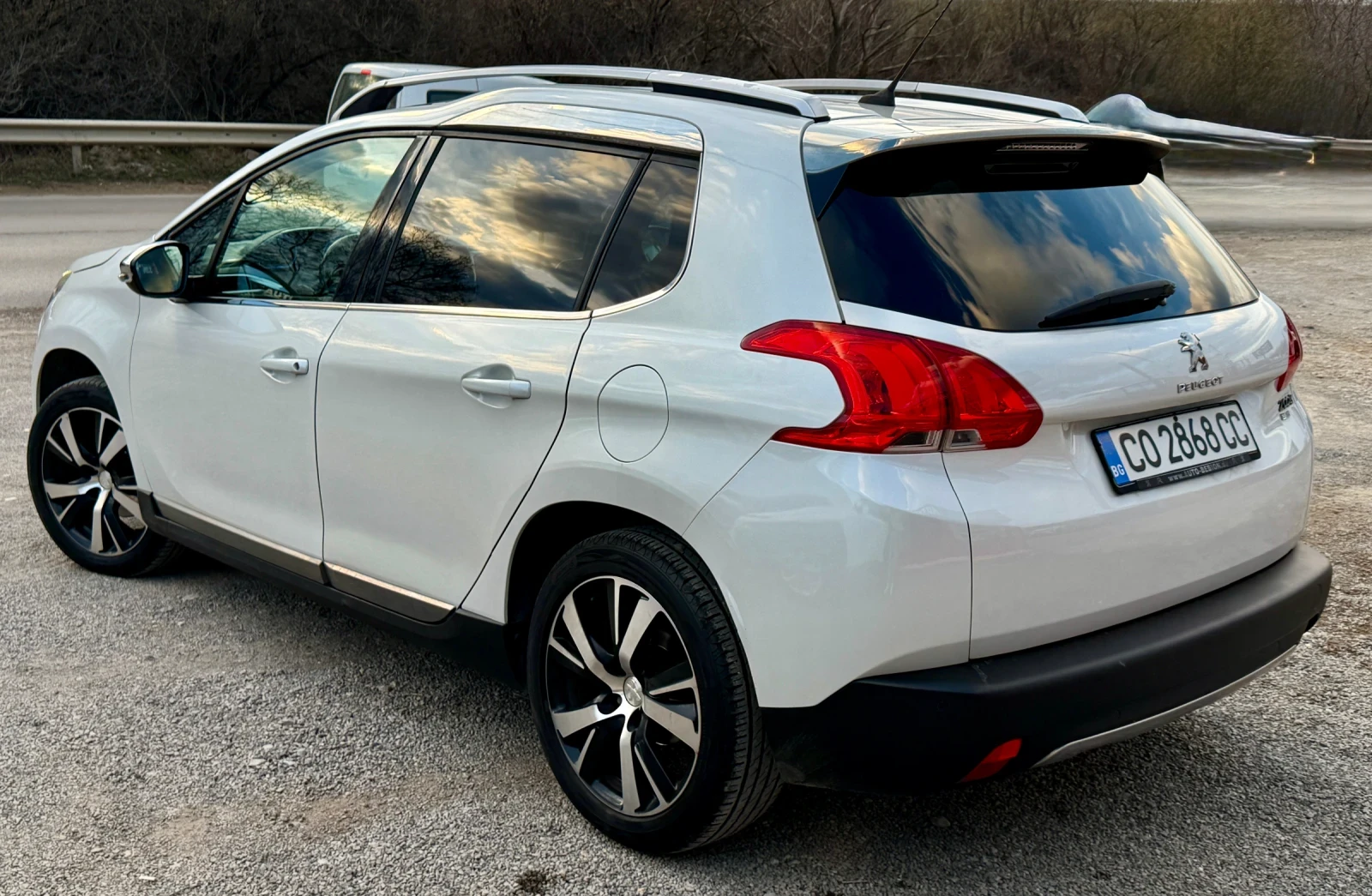 Peugeot 2008 Панорама, подгрев, нави, обслужен., снимка 4 - Автомобили и джипове - 54022300