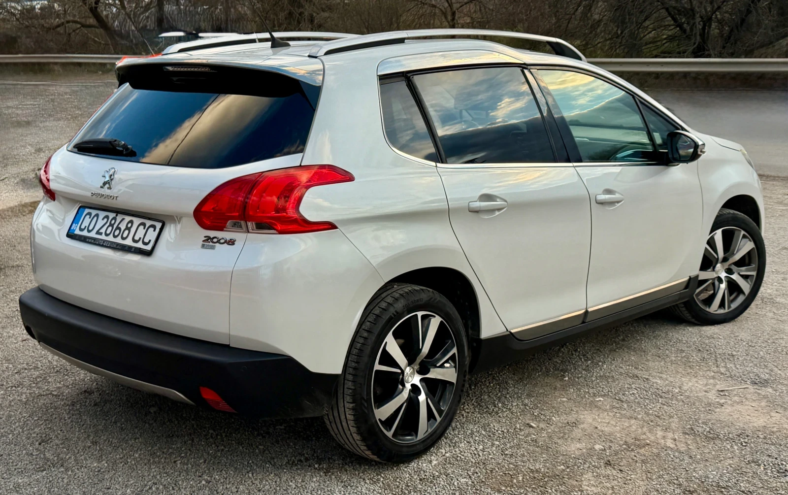 Peugeot 2008 Панорама, подгрев, нави, обслужен., снимка 5 - Автомобили и джипове - 54022300