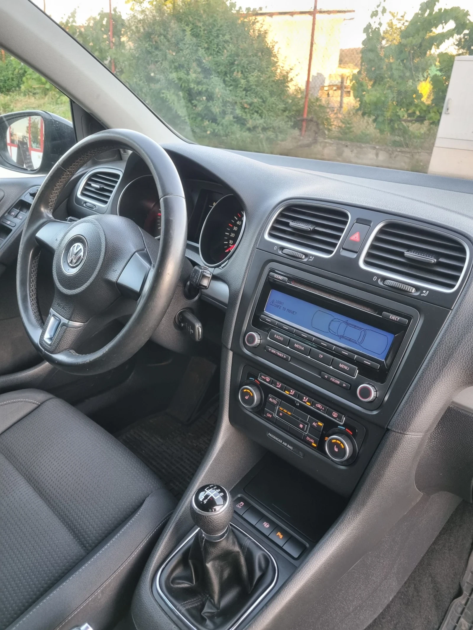 VW Golf 1.6tdi 105 коня , снимка 9 - Автомобили и джипове - 55003359