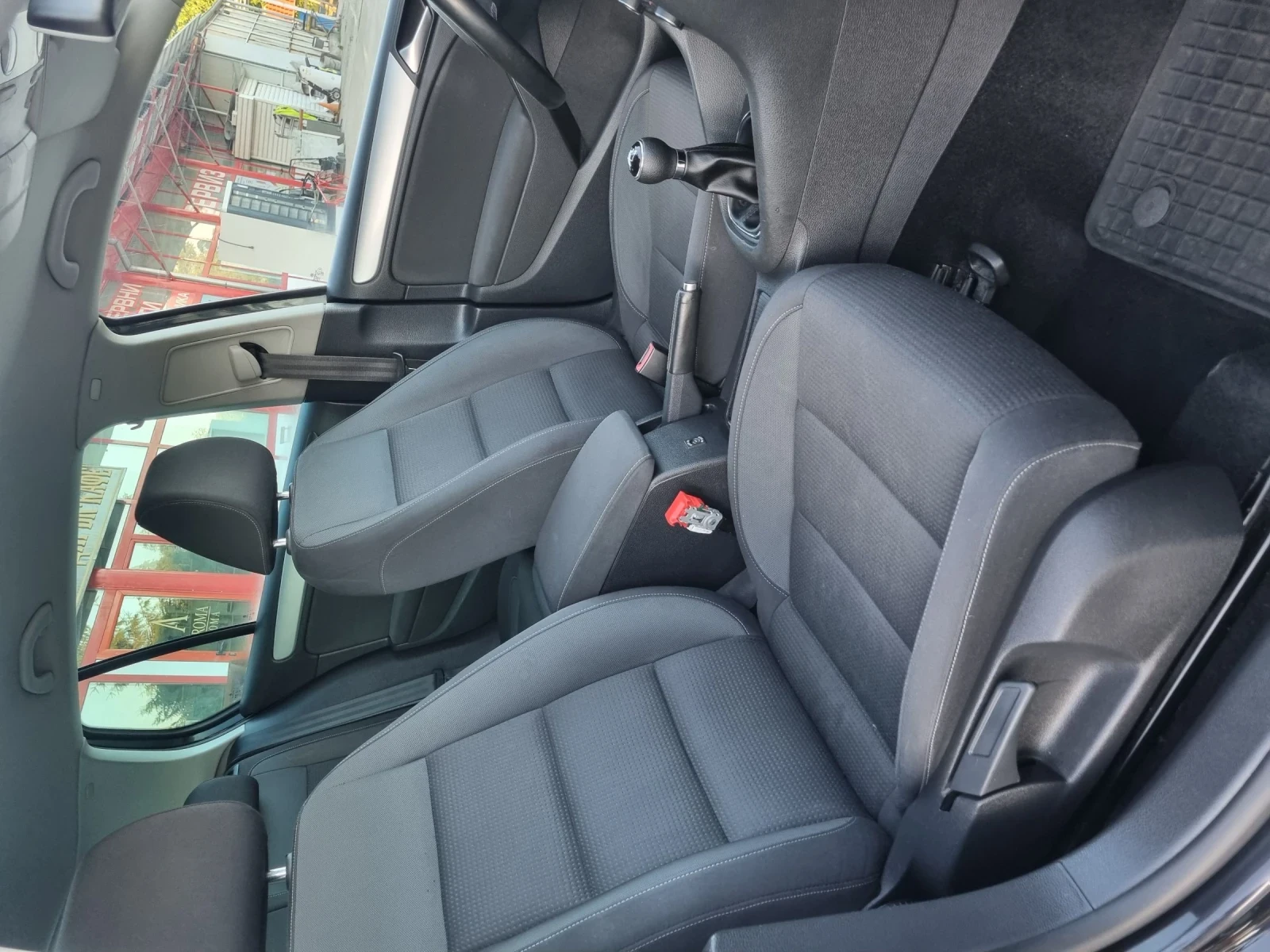 VW Golf 1.6tdi 105 коня , снимка 12 - Автомобили и джипове - 55003359
