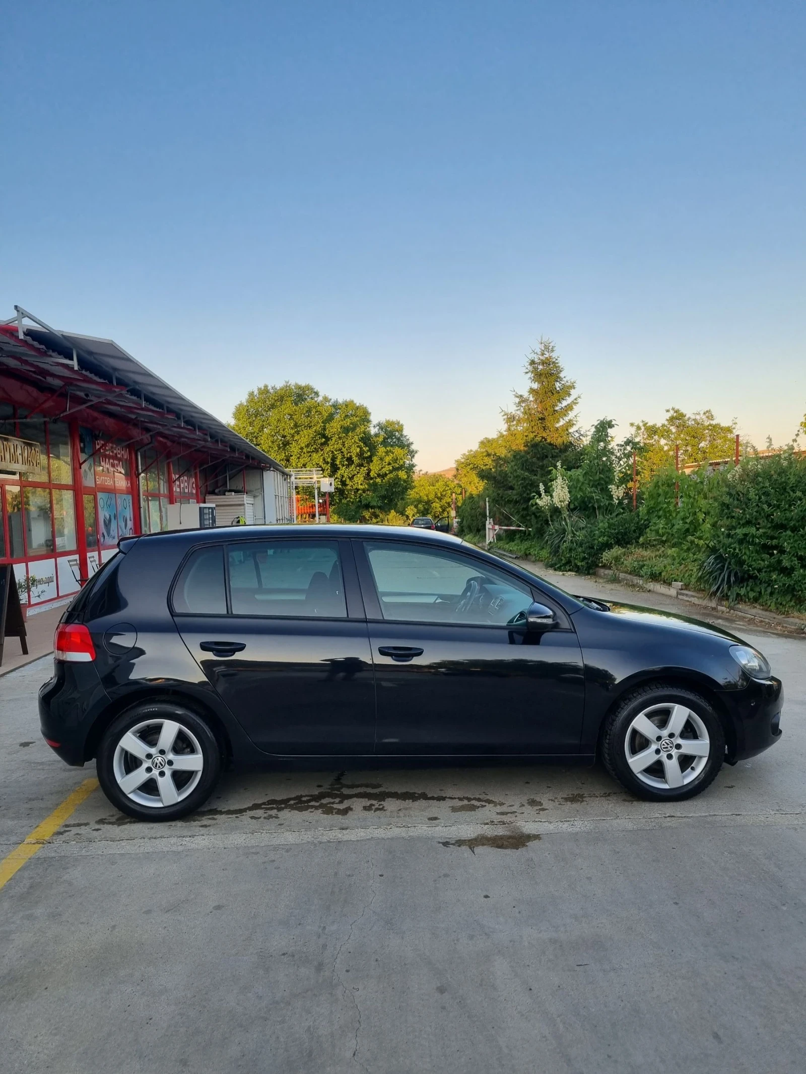 VW Golf 1.6tdi 105 коня , снимка 6 - Автомобили и джипове - 55003359