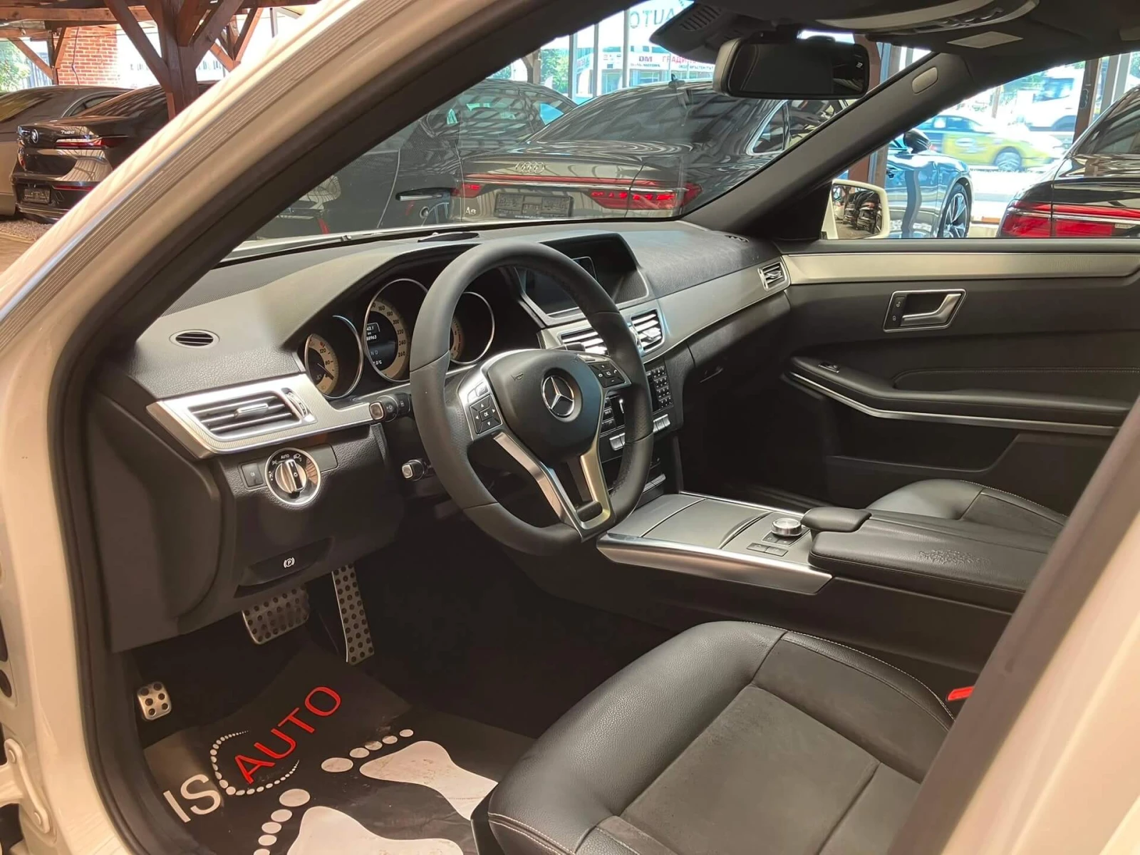 Mercedes-Benz E 350 BlueTEC V6/AMG Line/4Matic/Подгрев/Панорама, снимка 5 - Автомобили и джипове - 55500993