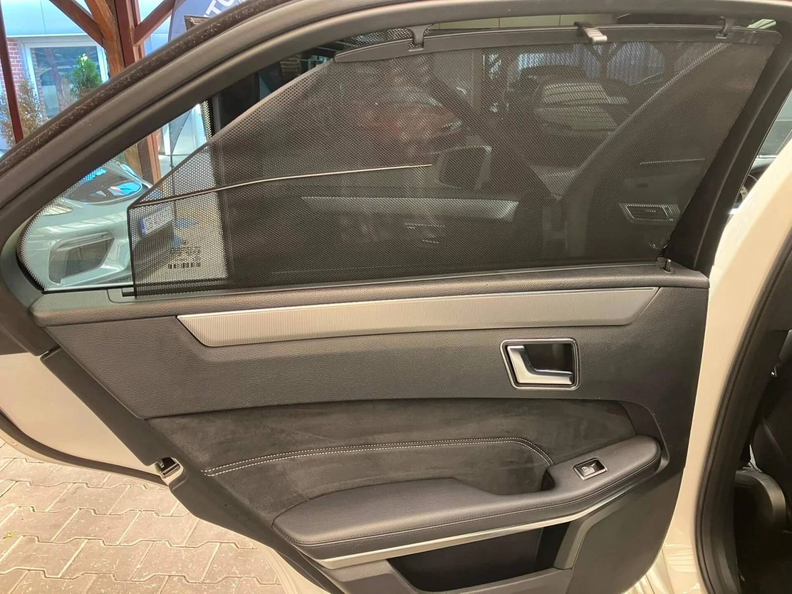 Mercedes-Benz E 350 BlueTEC V6/AMG Line/4Matic/Подгрев/Панорама, снимка 8 - Автомобили и джипове - 55500993