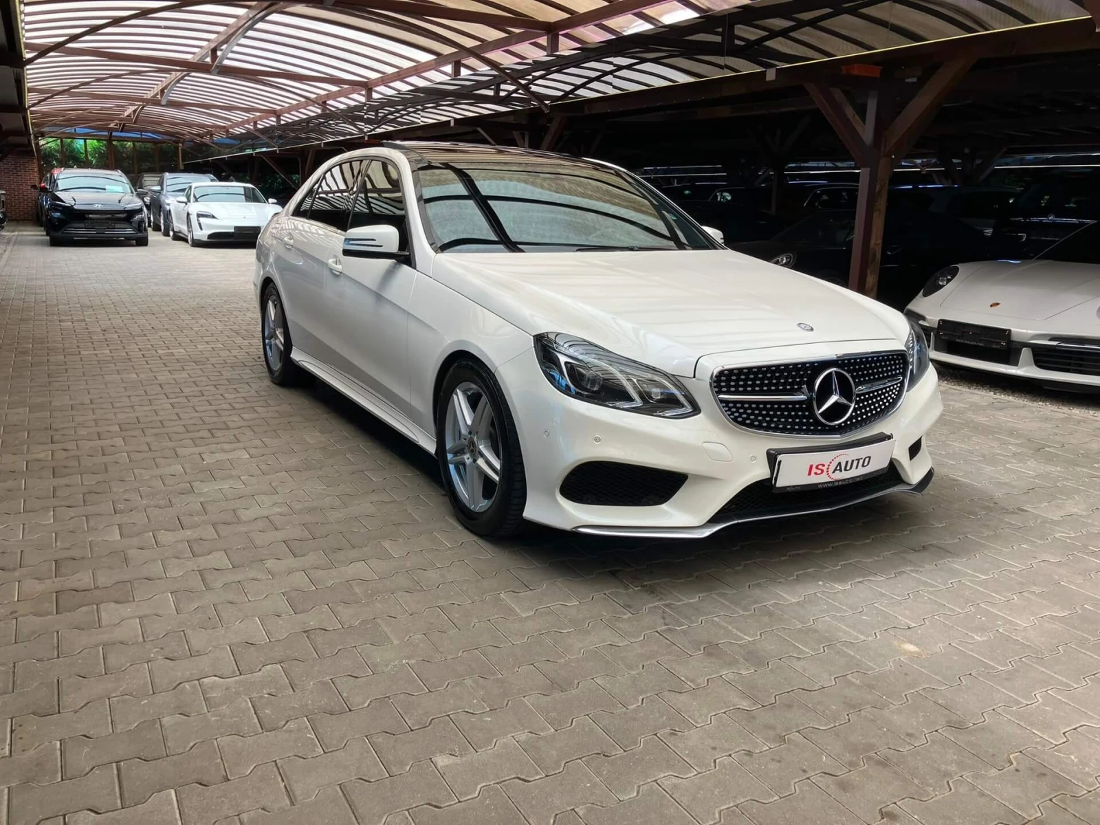 Mercedes-Benz E 350 BlueTEC V6/AMG Line/4Matic/Подгрев/Панорама, снимка 2 - Автомобили и джипове - 55500993