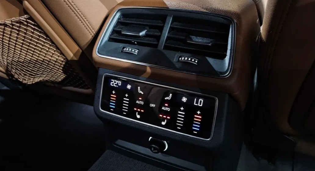 Audi A6 * 40TDI Premium* Масаж* Обдух* Pano* 360* HUD* , снимка 12 - Автомобили и джипове - 55615679