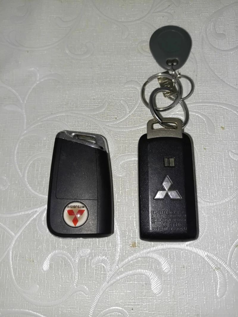 Mitsubishi Outlander, снимка 5 - Автомобили и джипове - 52762135