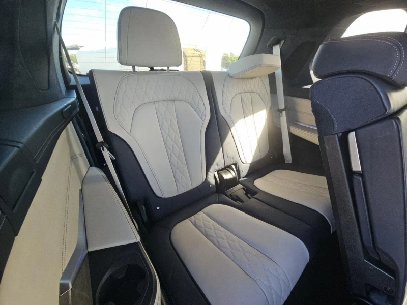 BMW X7 50i xDrive * 360 CAM * SOFT CLOSE * 7-МЕСТЕН, снимка 13 - Автомобили и джипове - 52508258