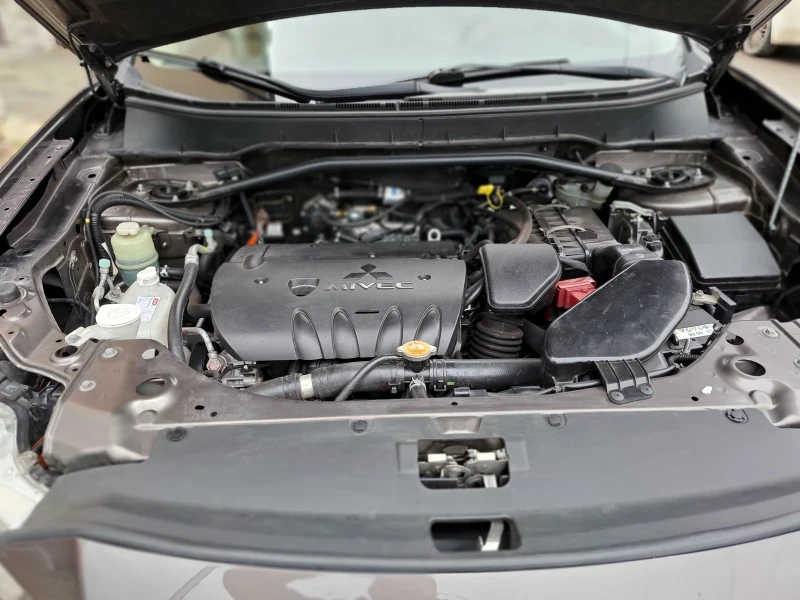 Mitsubishi Outlander Бензин-Газ 2.4 4х4 7 местен, снимка 6 - Автомобили и джипове - 53238616