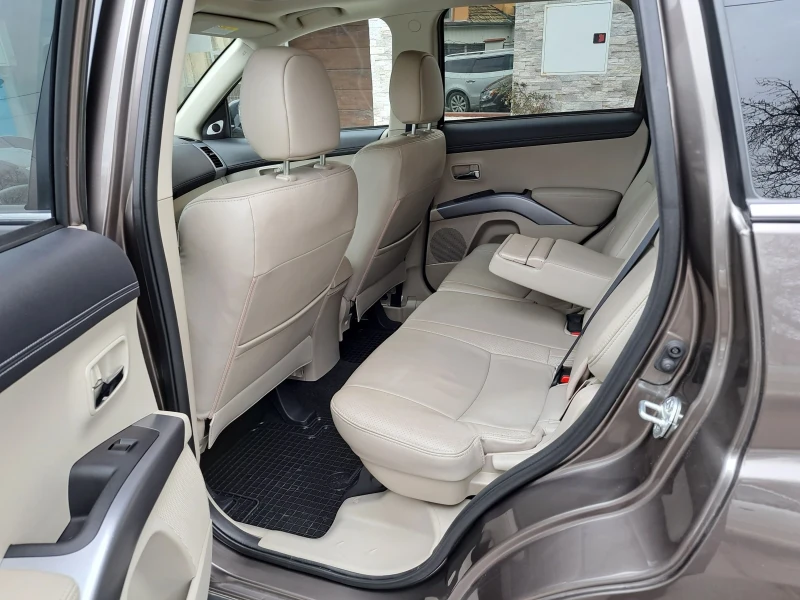 Mitsubishi Outlander Бензин-Газ 2.4 4х4 7 местен, снимка 15 - Автомобили и джипове - 53238616