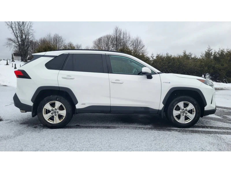 Toyota Rav4 Hybrid LE* AWD* Keyless* Lane Keeping Assist, снимка 3 - Автомобили и джипове - 53514169