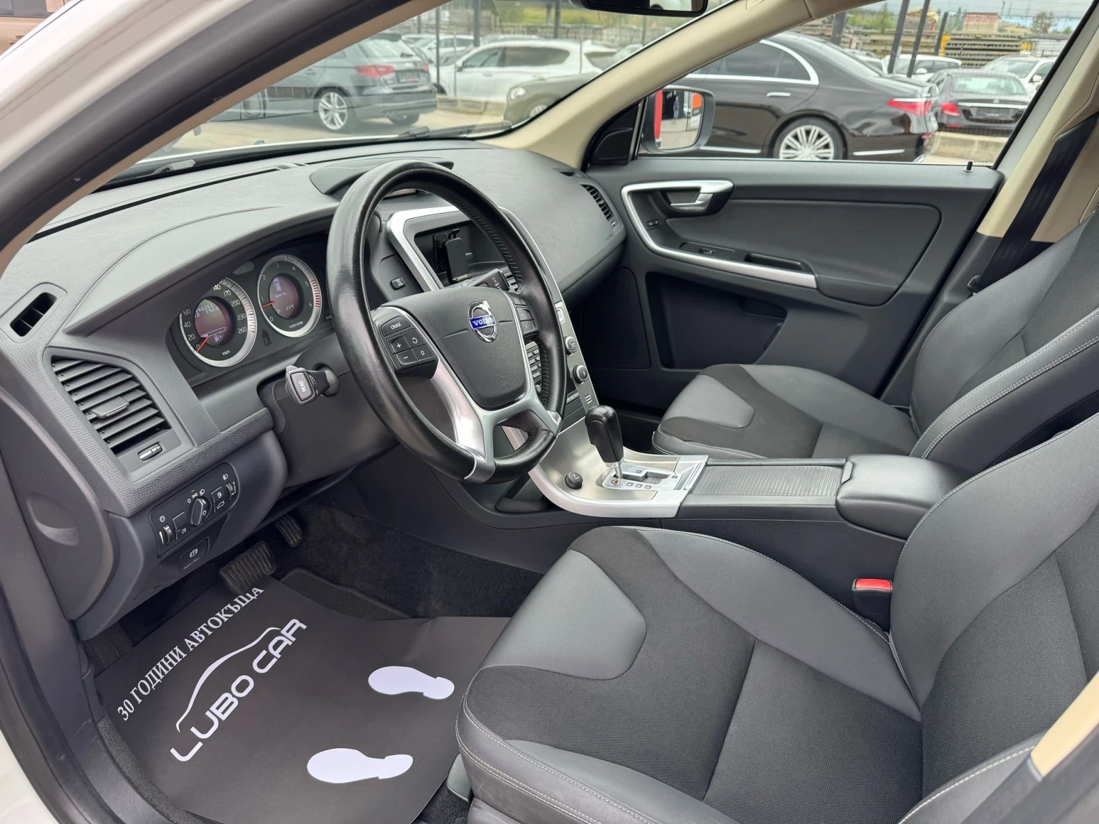 Volvo XC60 2.4D-D5-AWD-205k.с.-АВТОМАТИК-КОЖА-ТОП - изображение 10