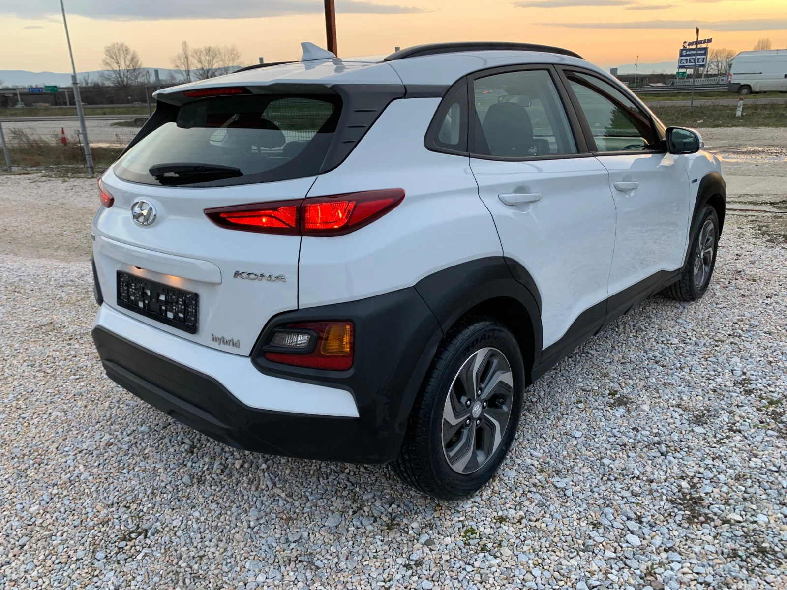 Hyundai Kona 1.6b/hibrid, снимка 4 - Автомобили и джипове - 53833988