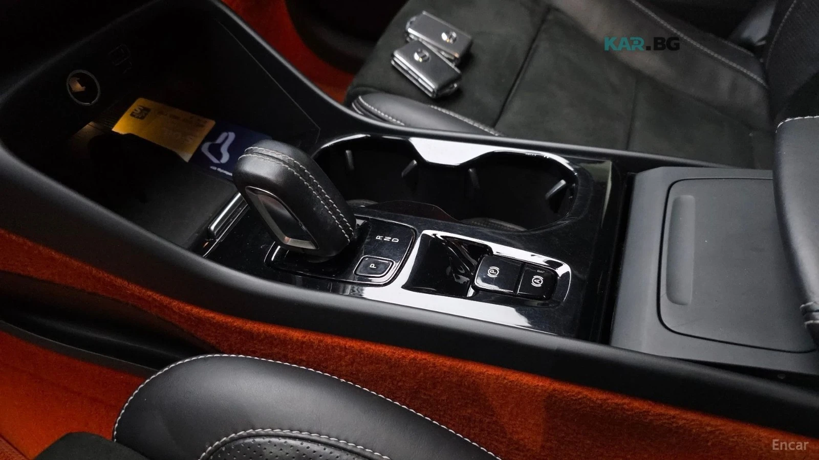 Volvo XC40 * T4* КОЖА* ПОДГРЕВ* ПАНОРАМА* , снимка 9 - Автомобили и джипове - 54767988