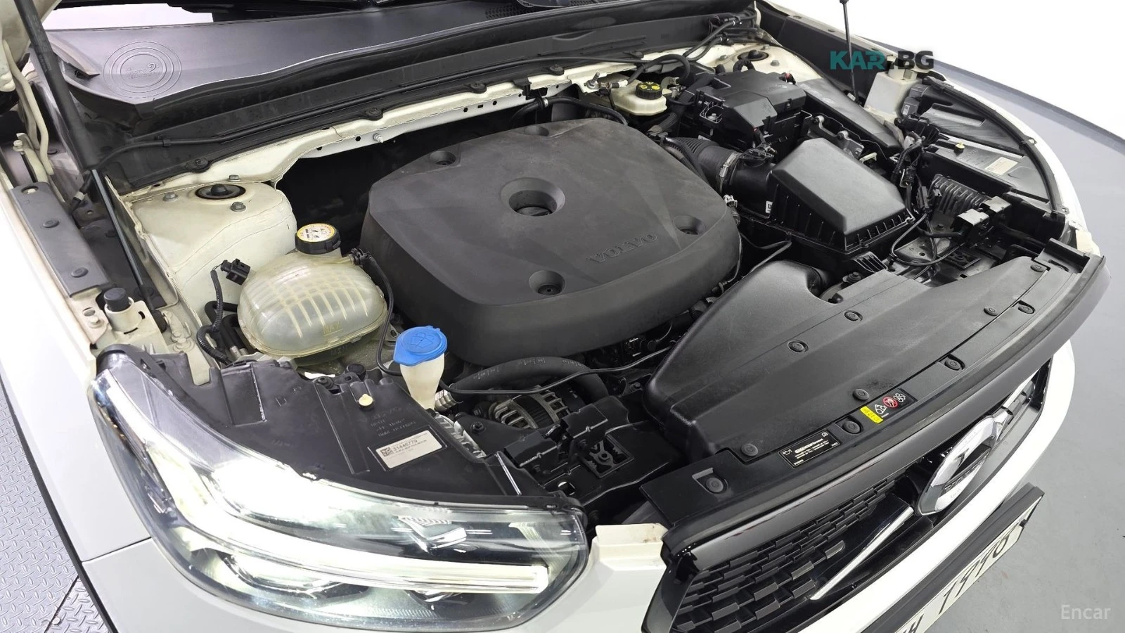 Volvo XC40 * T4* КОЖА* ПОДГРЕВ* ПАНОРАМА* , снимка 6 - Автомобили и джипове - 54767988