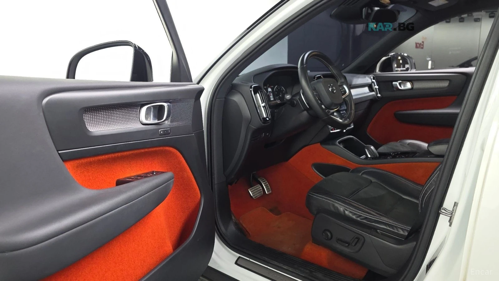 Volvo XC40 * T4* КОЖА* ПОДГРЕВ* ПАНОРАМА* , снимка 10 - Автомобили и джипове - 54767988