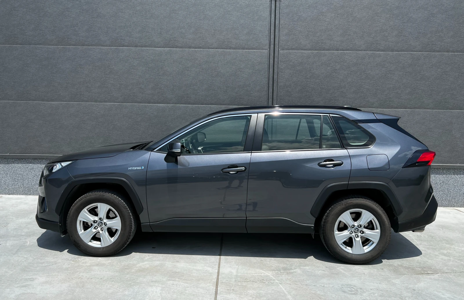 Toyota Rav4 Hybrid 2WD, снимка 8 - Автомобили и джипове - 54808162
