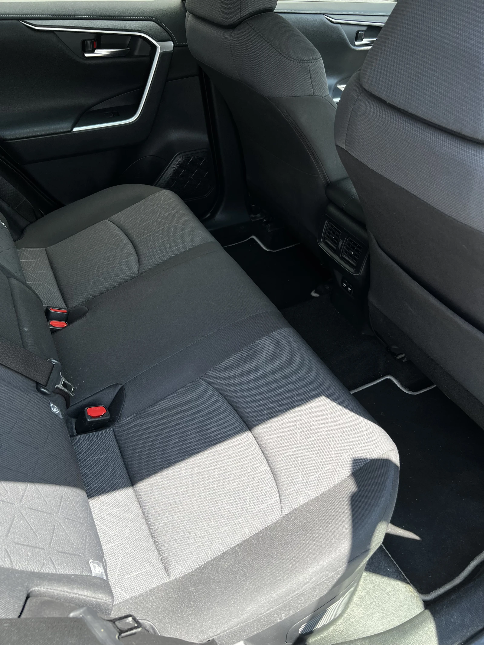 Toyota Rav4 Hybrid 2WD, снимка 13 - Автомобили и джипове - 54808162