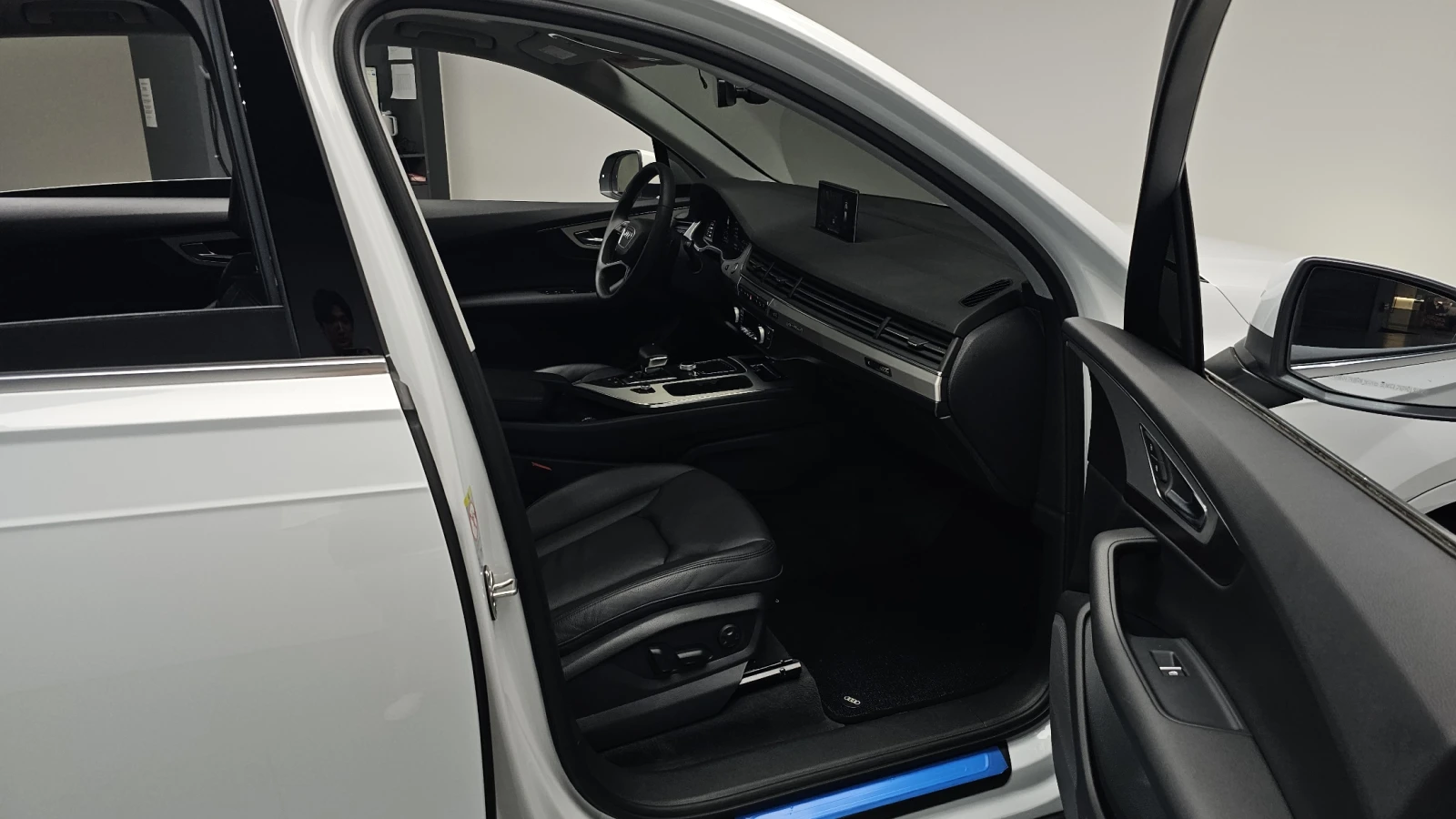 Audi Q7 45 TFSI quattro* 360* ЕЛ. БАГАЖНИК* КРАЙНА ЦЕНА, снимка 11 - Автомобили и джипове - 55302203