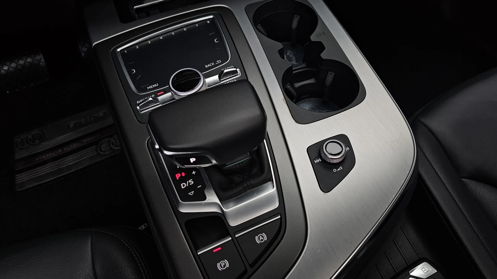 Audi Q7 45 TFSI quattro* 360* ЕЛ. БАГАЖНИК* КРАЙНА ЦЕНА, снимка 9 - Автомобили и джипове - 55302203