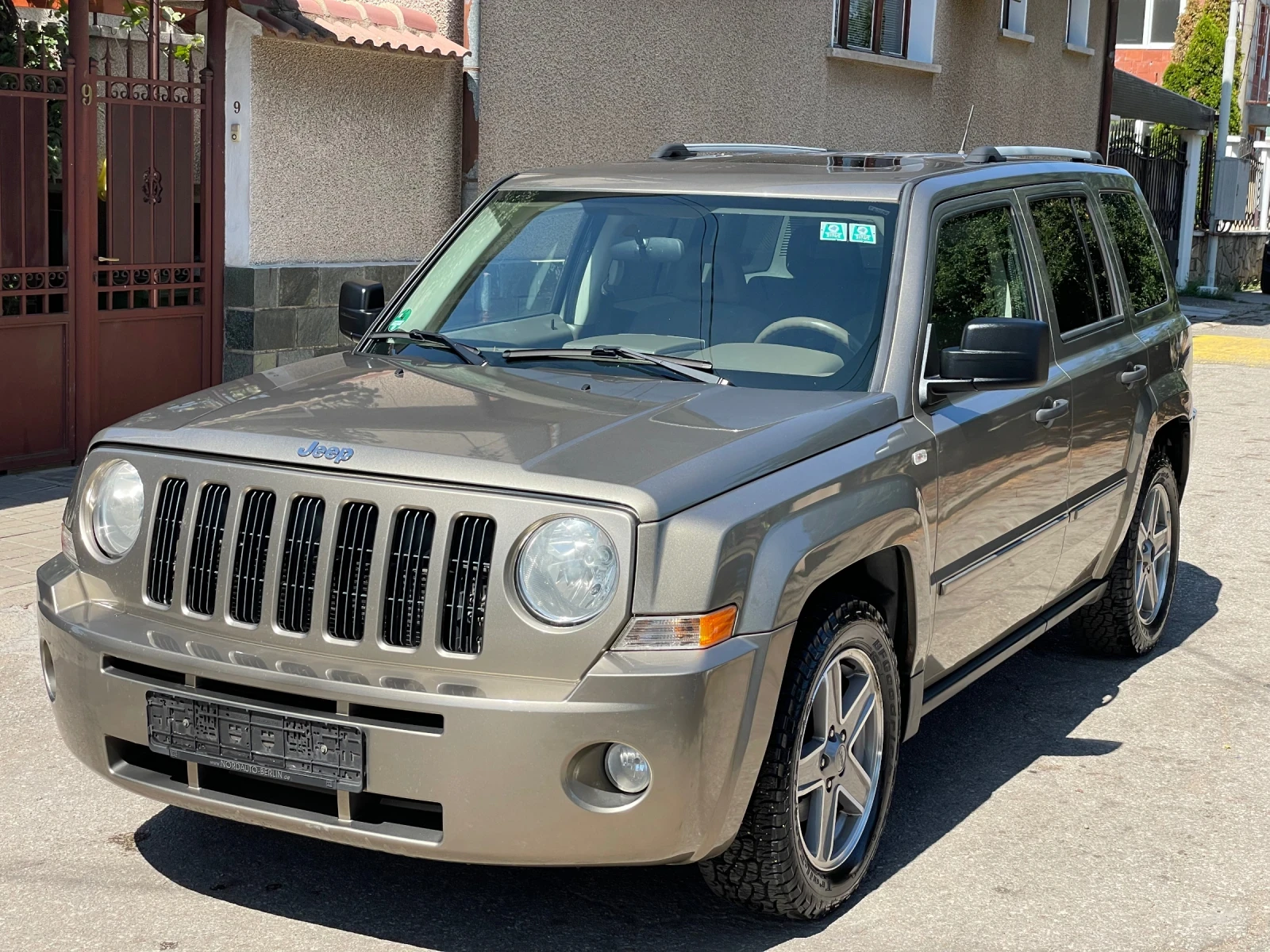 Jeep Patriot 2.4i* 4X4* automat* 170kc, снимка 17 - Автомобили и джипове - 55630090
