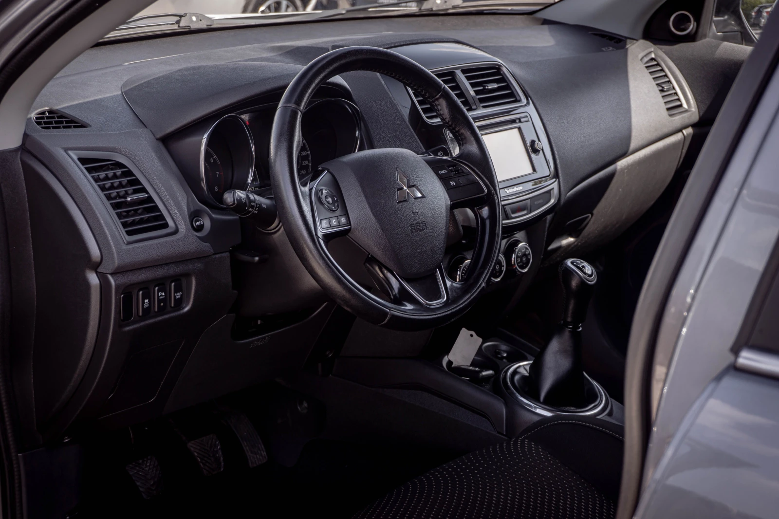 Mitsubishi ASX 1.6 бензин! ТОП! ПАНО! Rockford! Keyless! ГАРАНЦИЯ, снимка 7 - Автомобили и джипове - 55643913