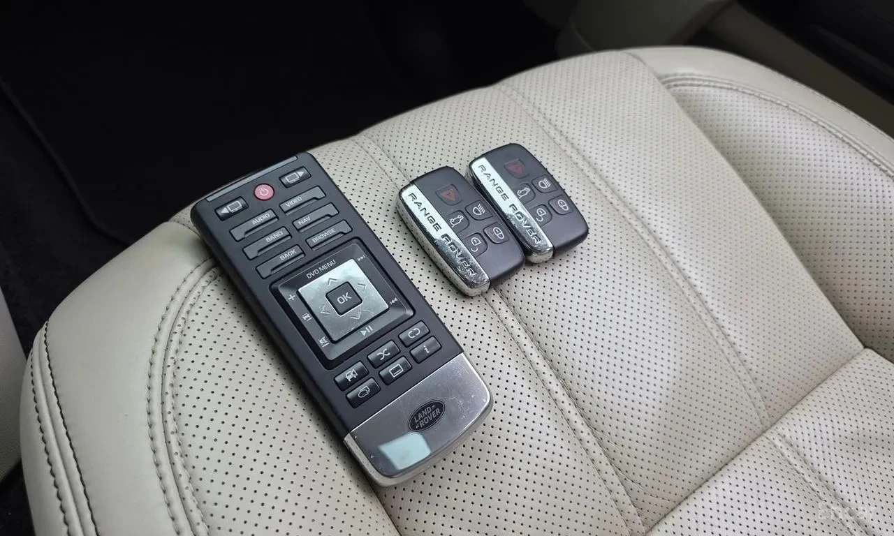 Land Rover Range rover * 4.4 SDV8 Vogue SE DIESEL * ЦЕНА ДО БГ, снимка 17 - Автомобили и джипове - 55875852